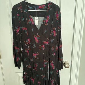 NWT Gap long sleeved wrap dress. Floral. Size medium